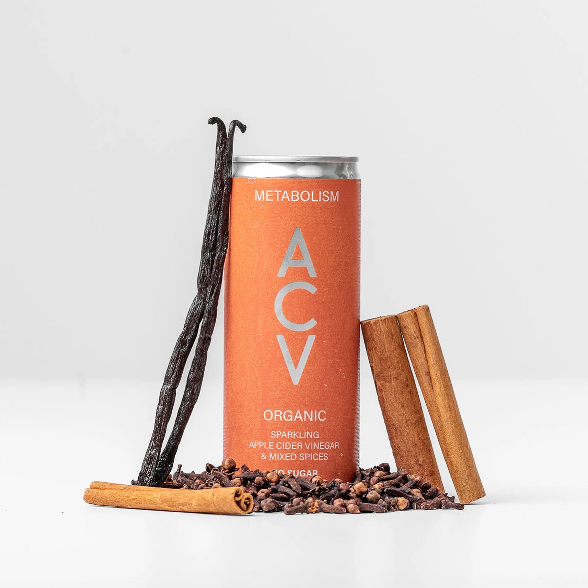 Can of Apealworld METABOLISM ACV with vanilla bean, cinnamon stick, and cloves on a white background